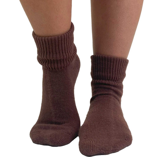 Women's ultra-soft walnut brown comfort socks with ribbed cuff for everyday wear